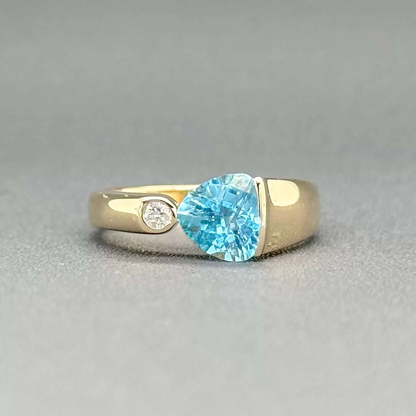 Estate 14K Y Gold 1.40ct Blue Topaz & 0.04ct H-I/SI2 Diamond Ring