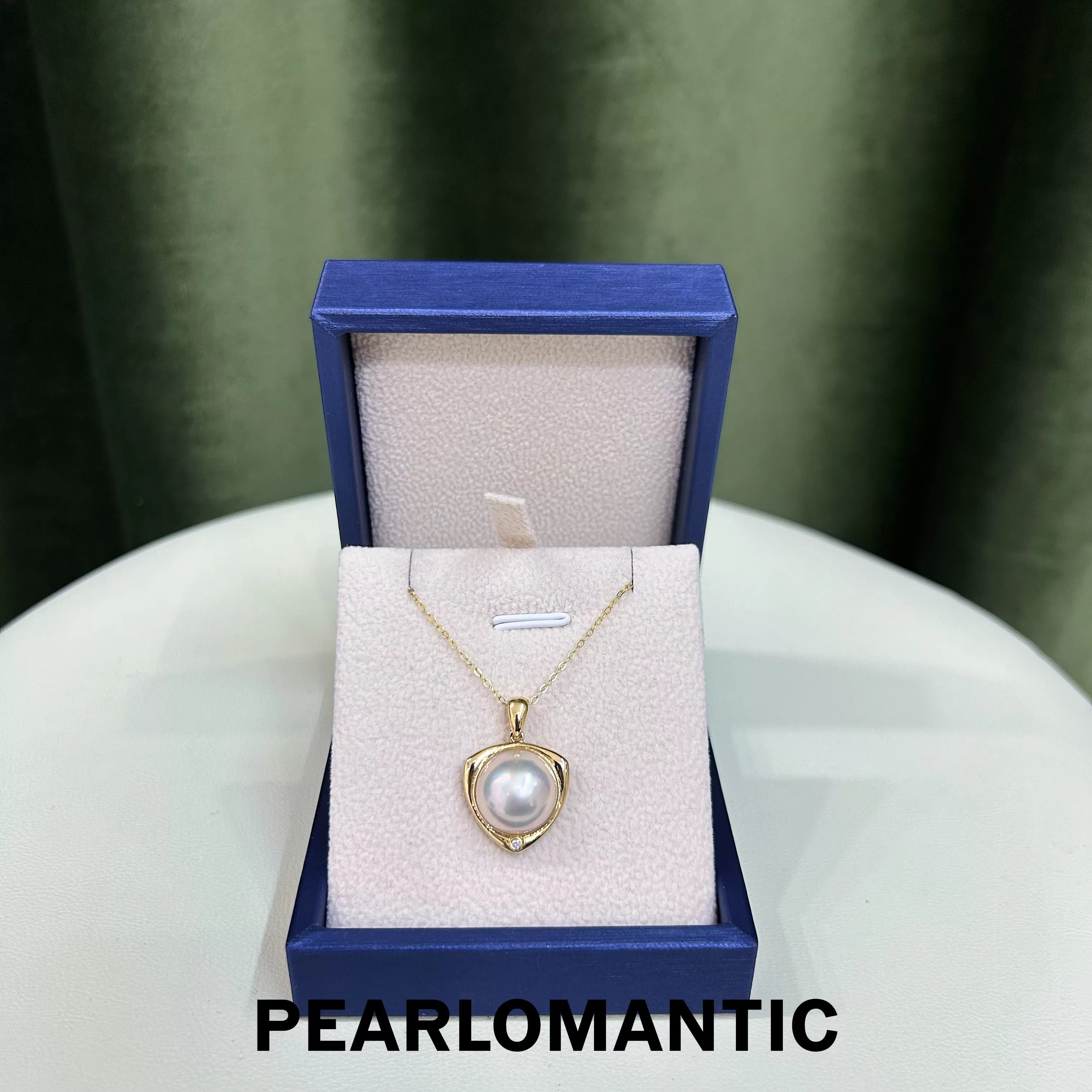 [Fine Jewelry] Saltwater Japan Mabe Pearl 13-14mm Pendants w/ 18k Gold & Diamond