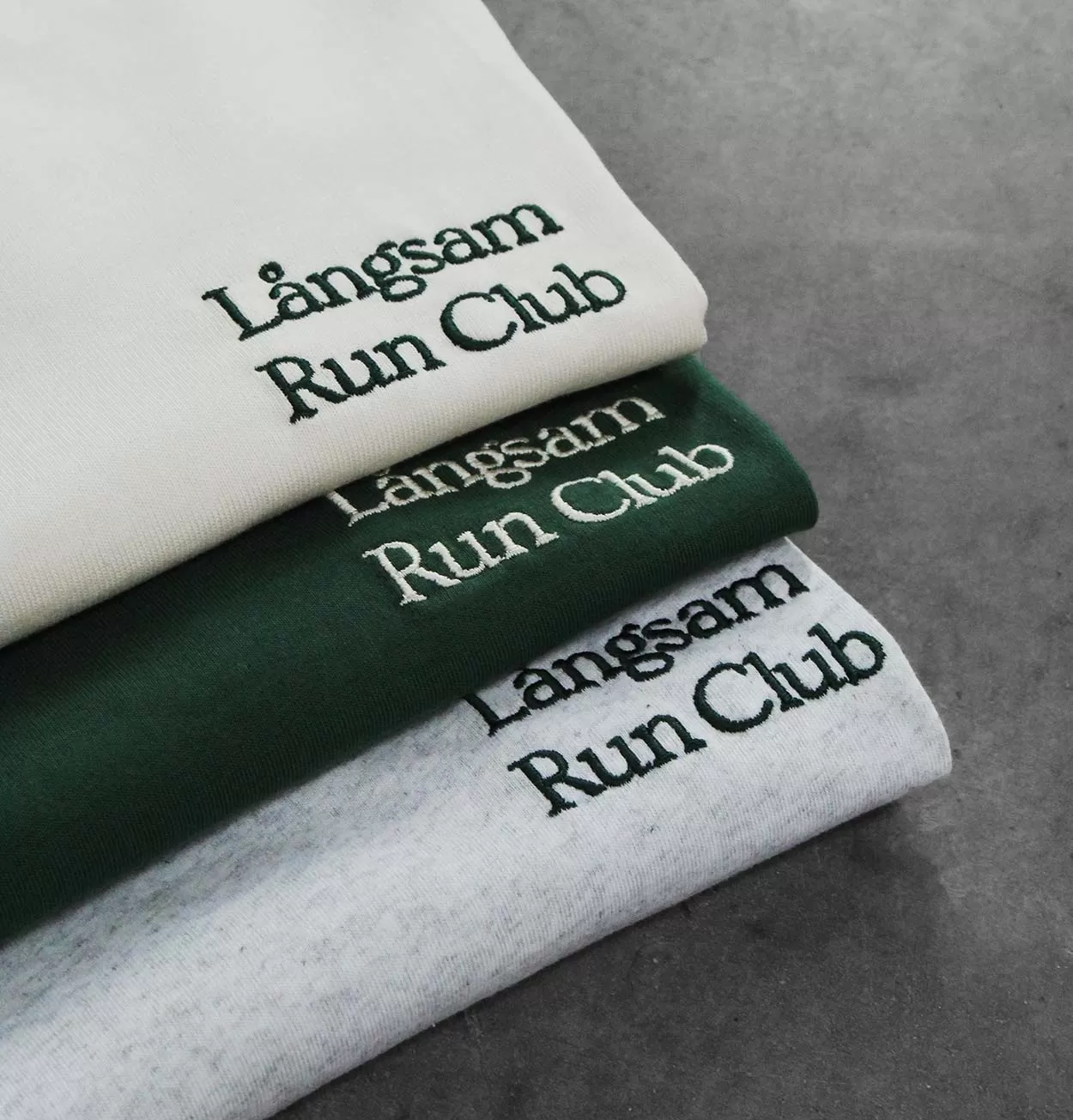 Lngsam Run Club Embroidered Logo T-Shirt in Emerald