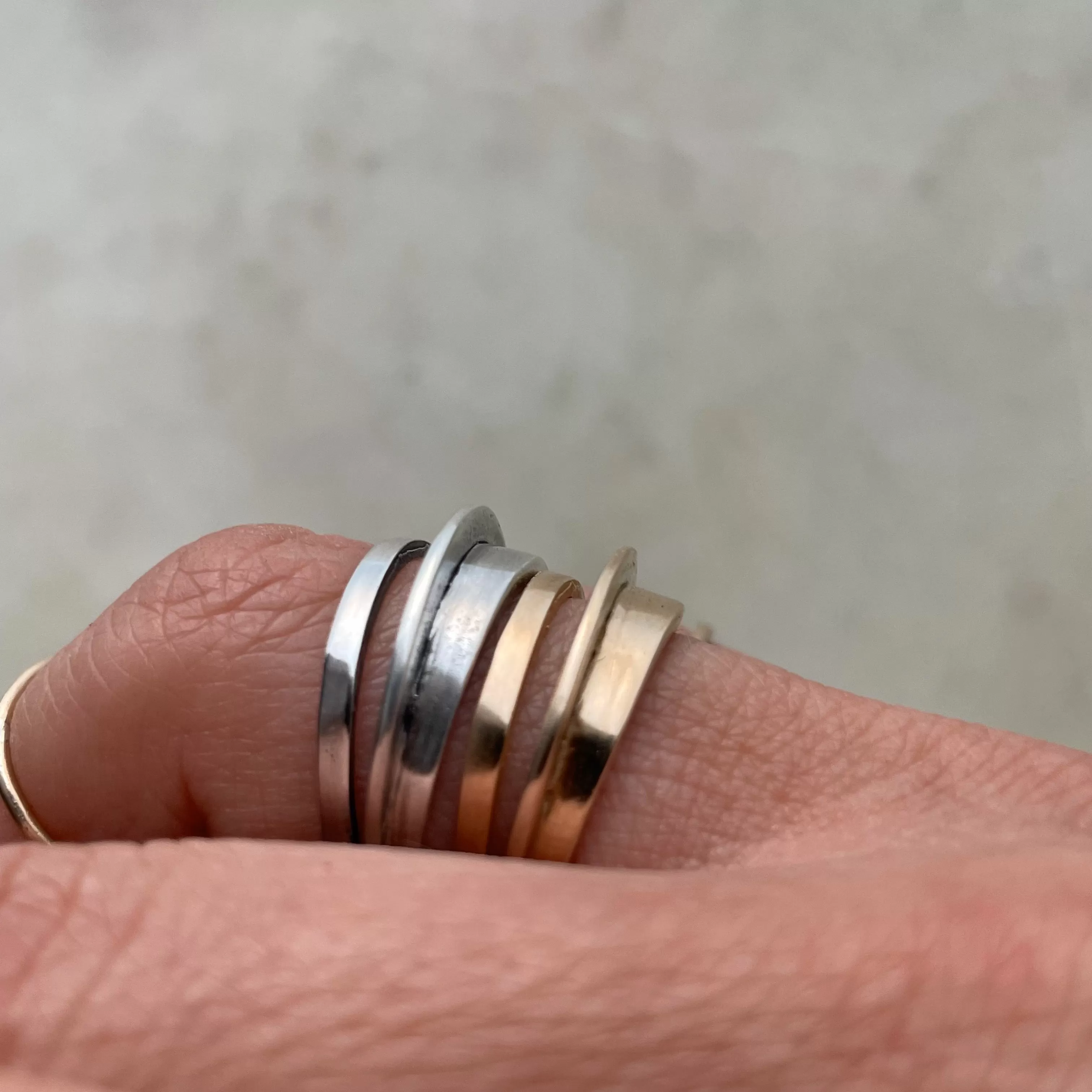 SELF-STACKER RING