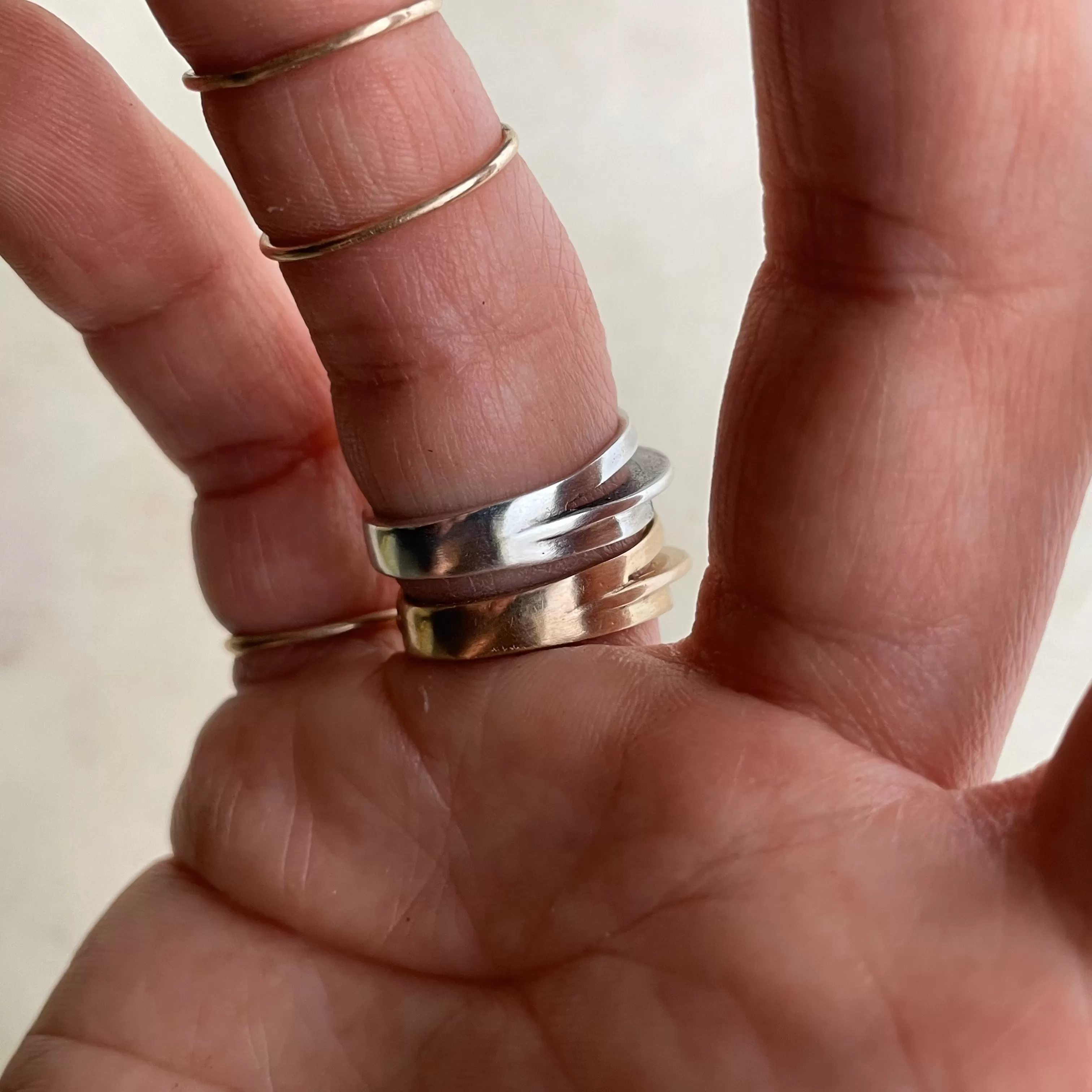 SELF-STACKER RING