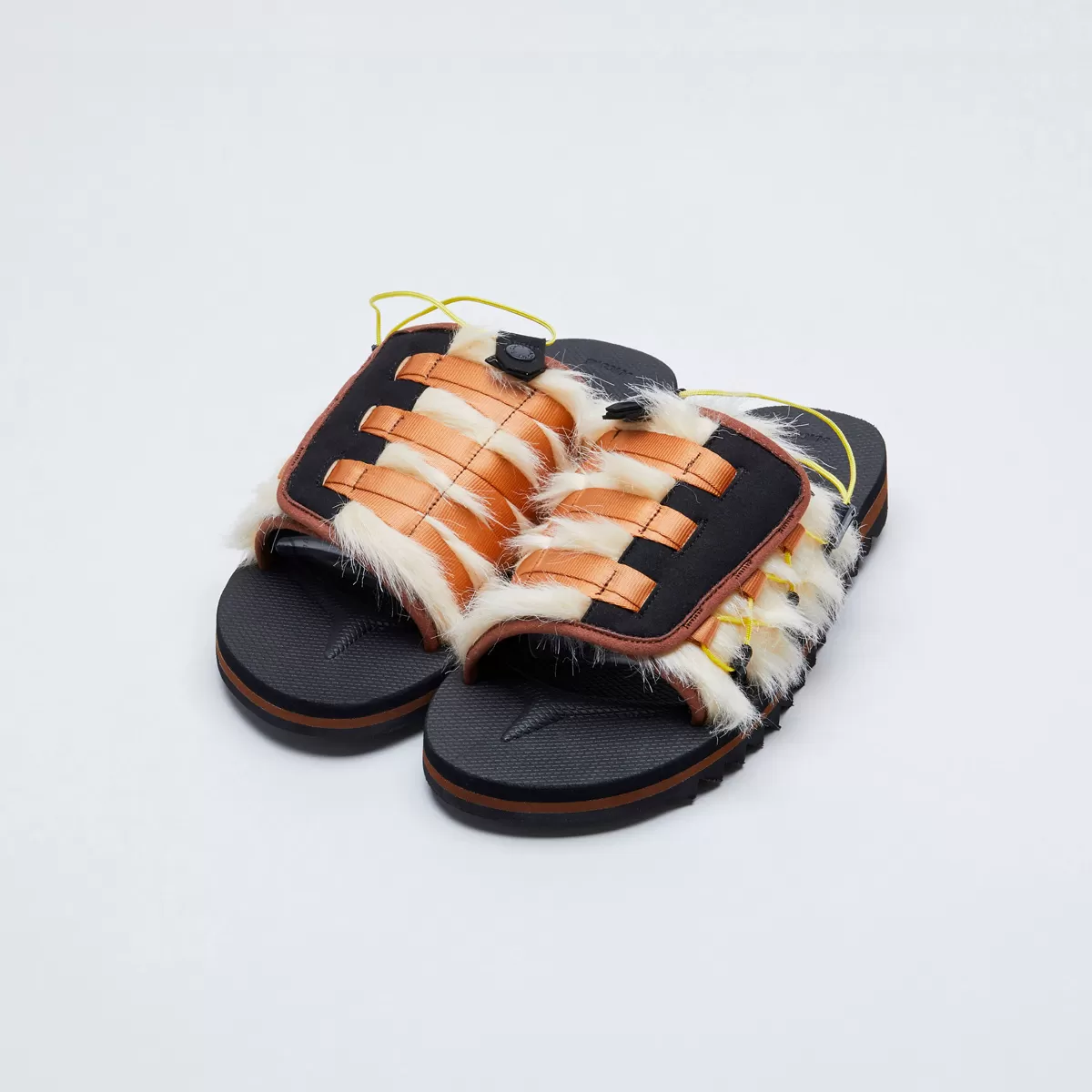 SUICOKE DAO-3ab Sand/Black [SK211953ABBB]