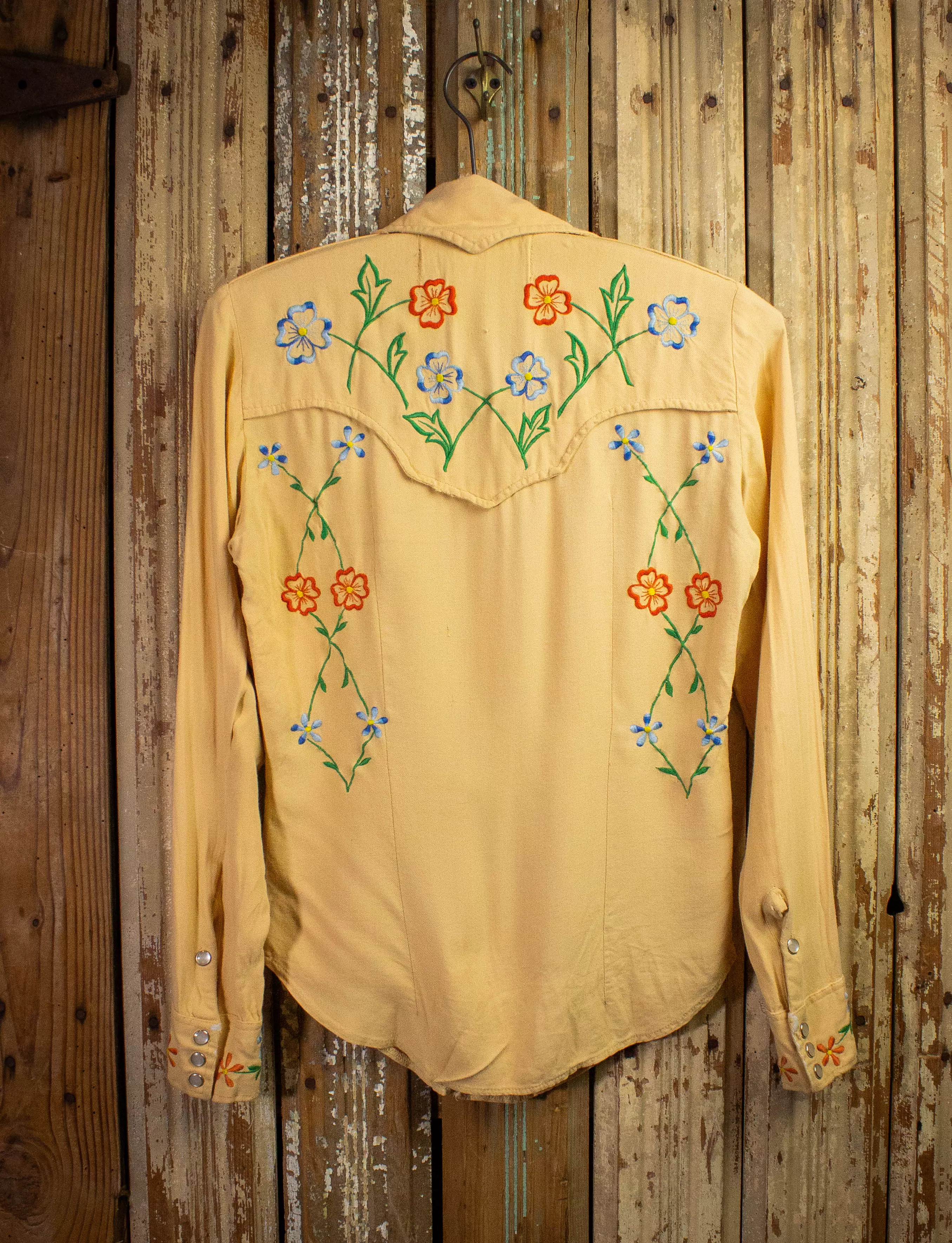 Vintage Made In Heaven Floral Embroidery Pearl Snap Western Shirt 70s Peach Small